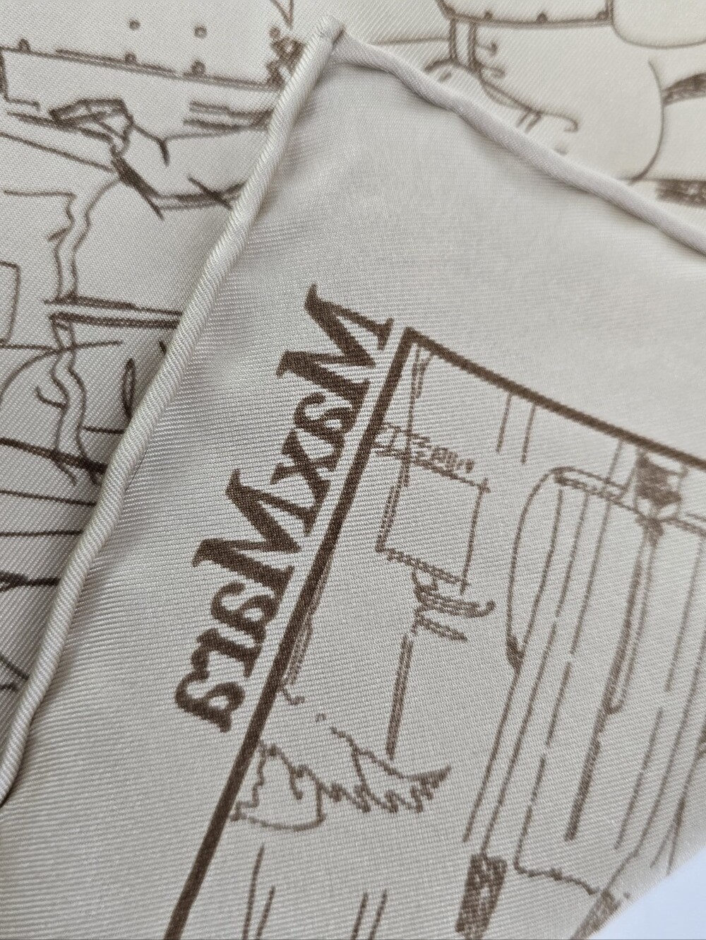 MaxMara Silk Hand Rolled Square Scarf Illustrated Sketch Print NIB NWT Tan Brown - Picture 12 of 16
